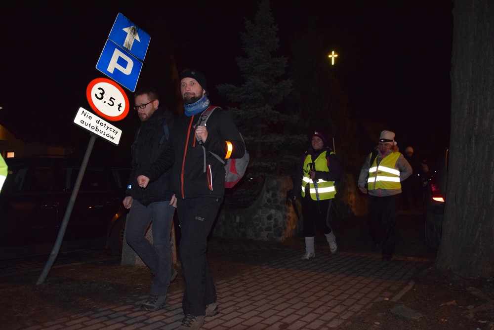 Leźno. 400 osób wyruszyło w Ekstremalną Drogę Krzyżową