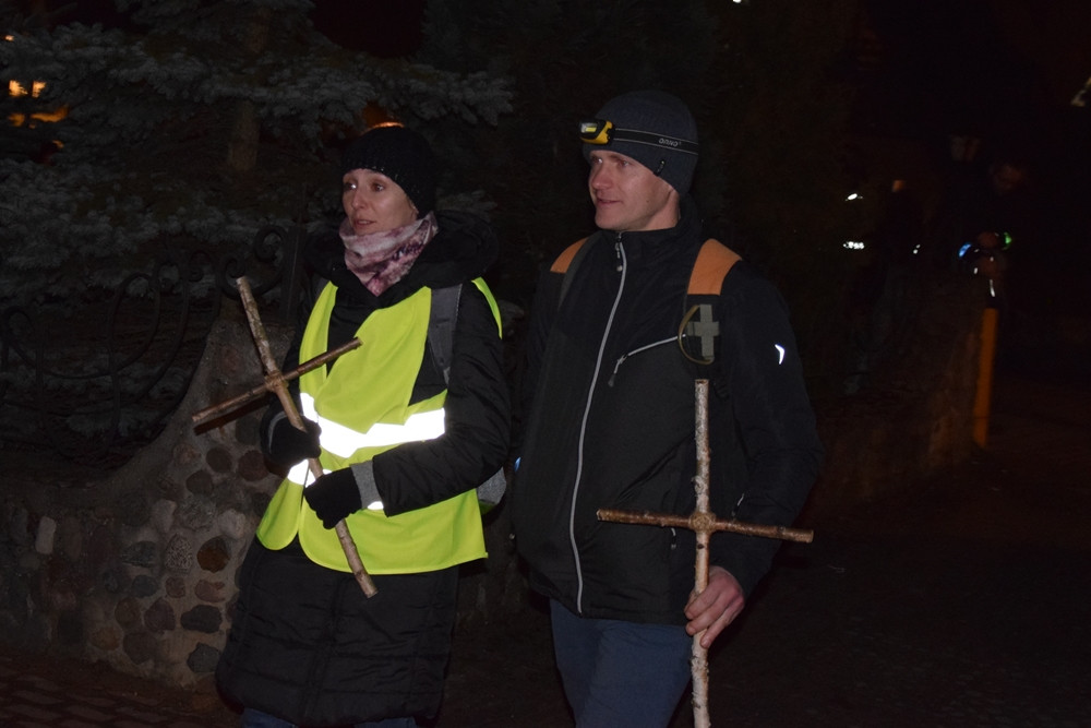 Leźno. 400 osób wyruszyło w Ekstremalną Drogę Krzyżową