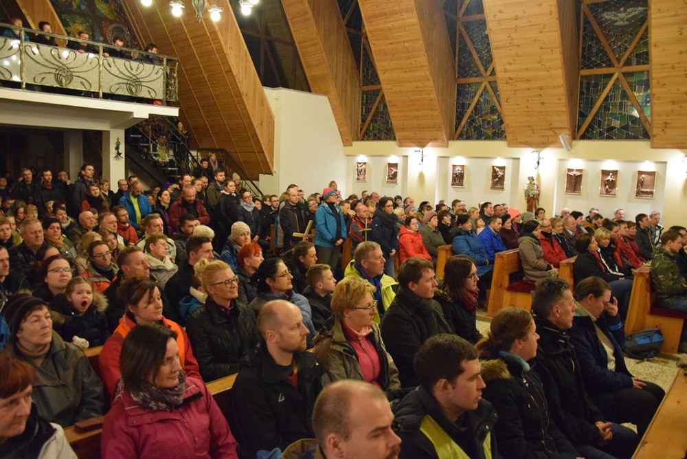 Leźno. 400 osób wyruszyło w Ekstremalną Drogę Krzyżową