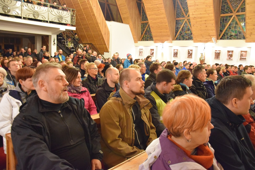 Leźno. 400 osób wyruszyło w Ekstremalną Drogę Krzyżową