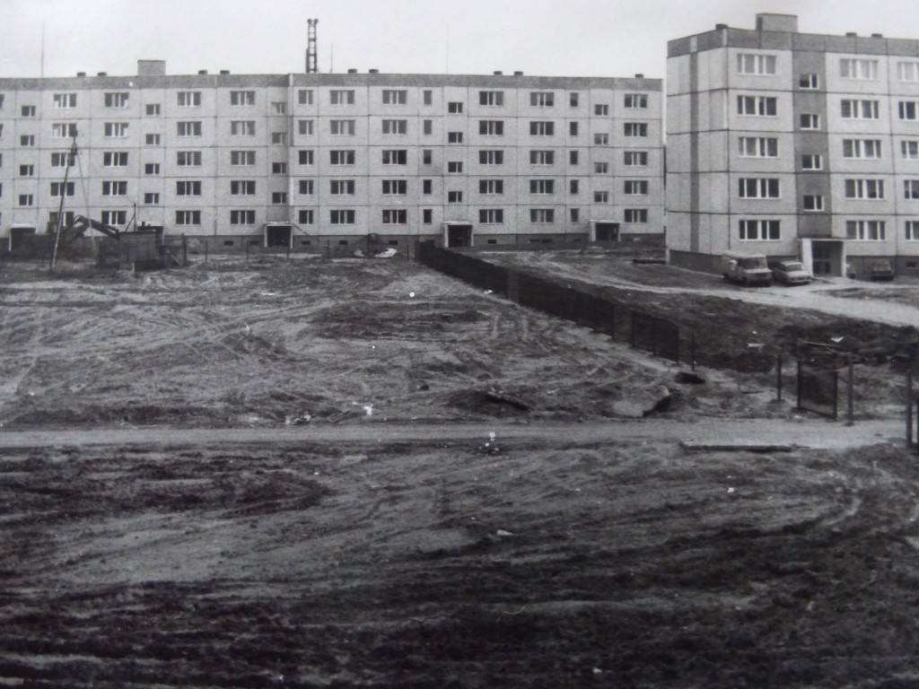 Kartuzy. Tak wyglądała budowa os. Wybickiego. ZSO nr 2 dzieli się archiwalnymi zdjęciami
