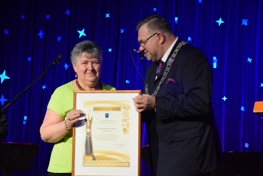 Kartuzy. Ich praca i zaangażowanie zostały docenione. Laureaci nagród Kartëskô Skra