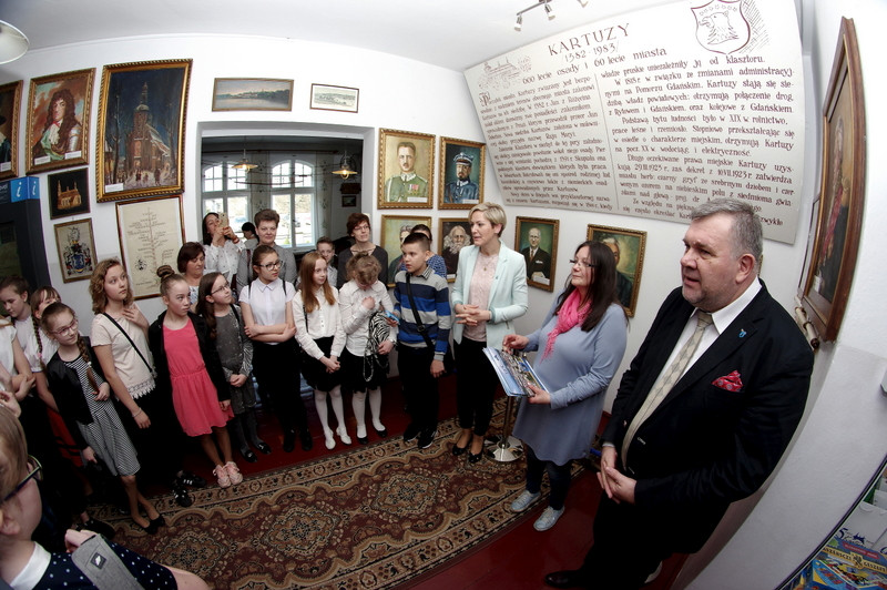 Uczniowie z Brodnicy Górnej wykazali się wiedzą o patronie Muzeum Kaszubskiego