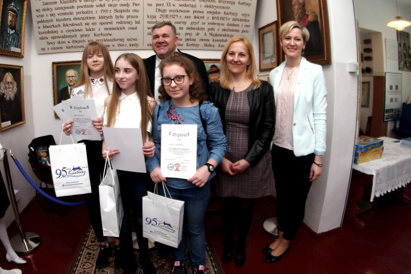 Uczniowie z Brodnicy Górnej wykazali się wiedzą o patronie Muzeum Kaszubskiego