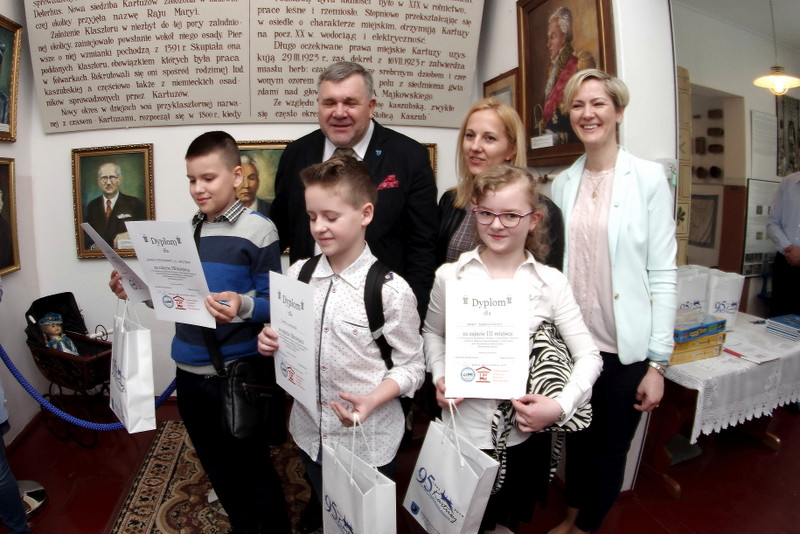 Uczniowie z Brodnicy Górnej wykazali się wiedzą o patronie Muzeum Kaszubskiego