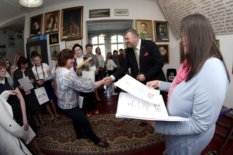 Uczniowie z Brodnicy Górnej wykazali się wiedzą o patronie Muzeum Kaszubskiego