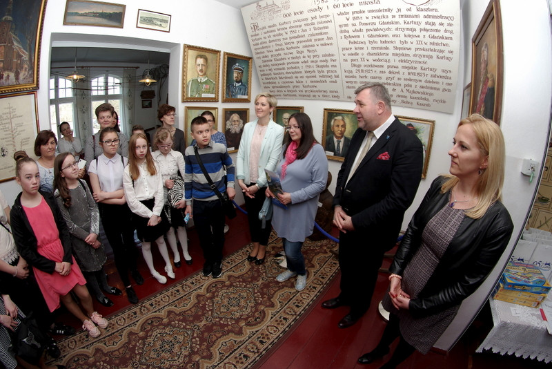 Uczniowie z Brodnicy Górnej wykazali się wiedzą o patronie Muzeum Kaszubskiego