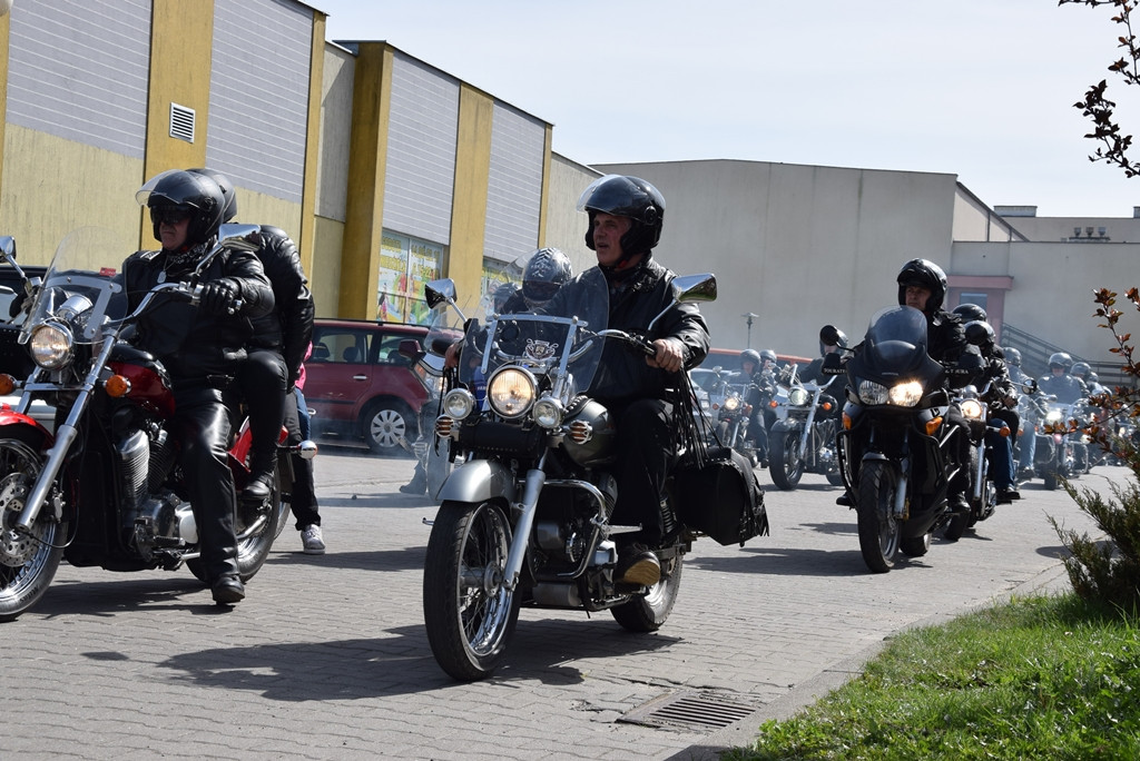 Kartuzy. Pola Nadziei. Zbierano datki dla hospicjum, a motocykliści zainaugurowali sezon