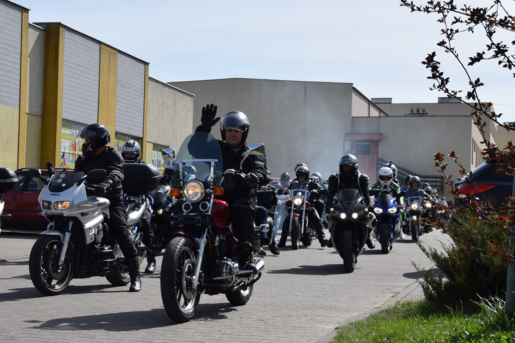 Kartuzy. Pola Nadziei. Zbierano datki dla hospicjum, a motocykliści zainaugurowali sezon
