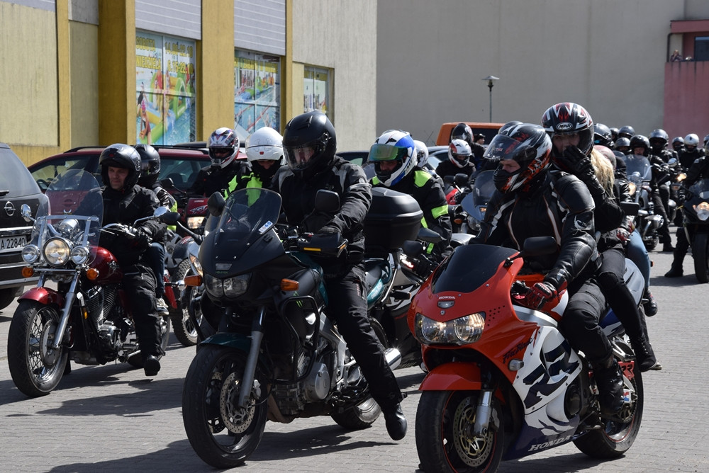 Kartuzy. Pola Nadziei. Zbierano datki dla hospicjum, a motocykliści zainaugurowali sezon