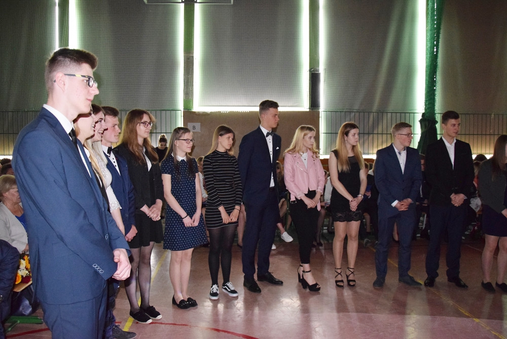 Maturzyści zakończyli rok szkolny. Na Wzgórzu pożegnano 190 absolwentów