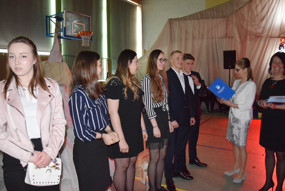 Maturzyści zakończyli rok szkolny. Na Wzgórzu pożegnano 190 absolwentów