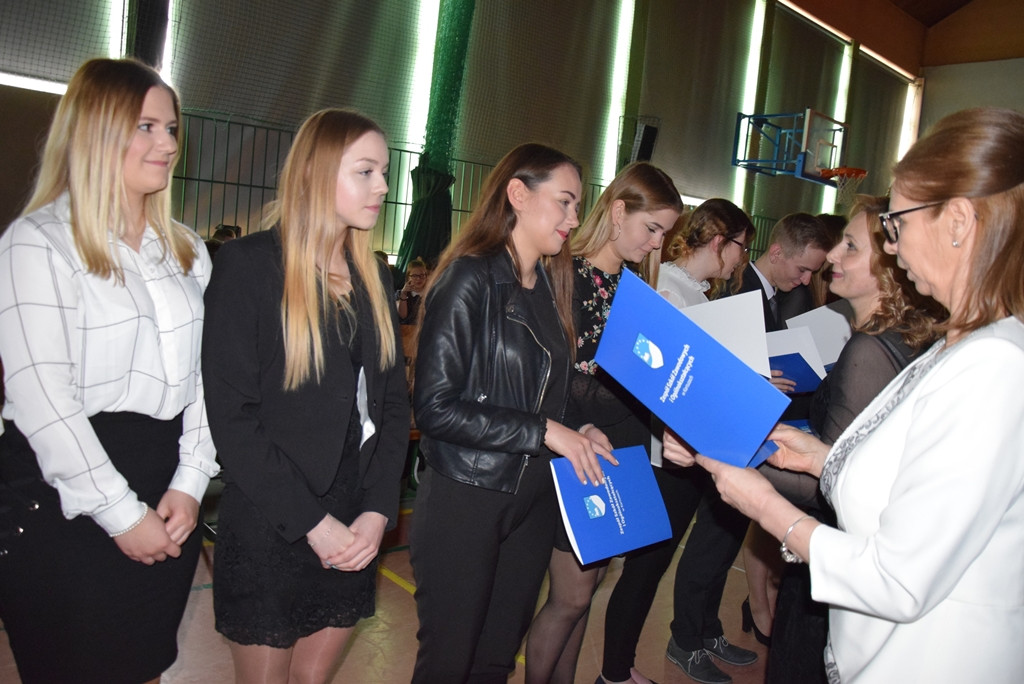 Maturzyści zakończyli rok szkolny. Na Wzgórzu pożegnano 190 absolwentów