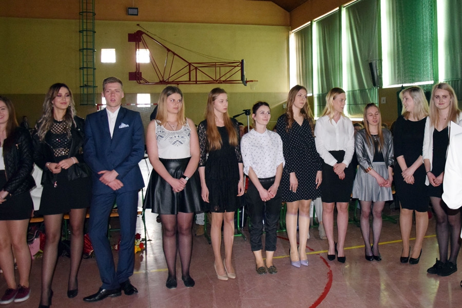 Maturzyści zakończyli rok szkolny. Na Wzgórzu pożegnano 190 absolwentów