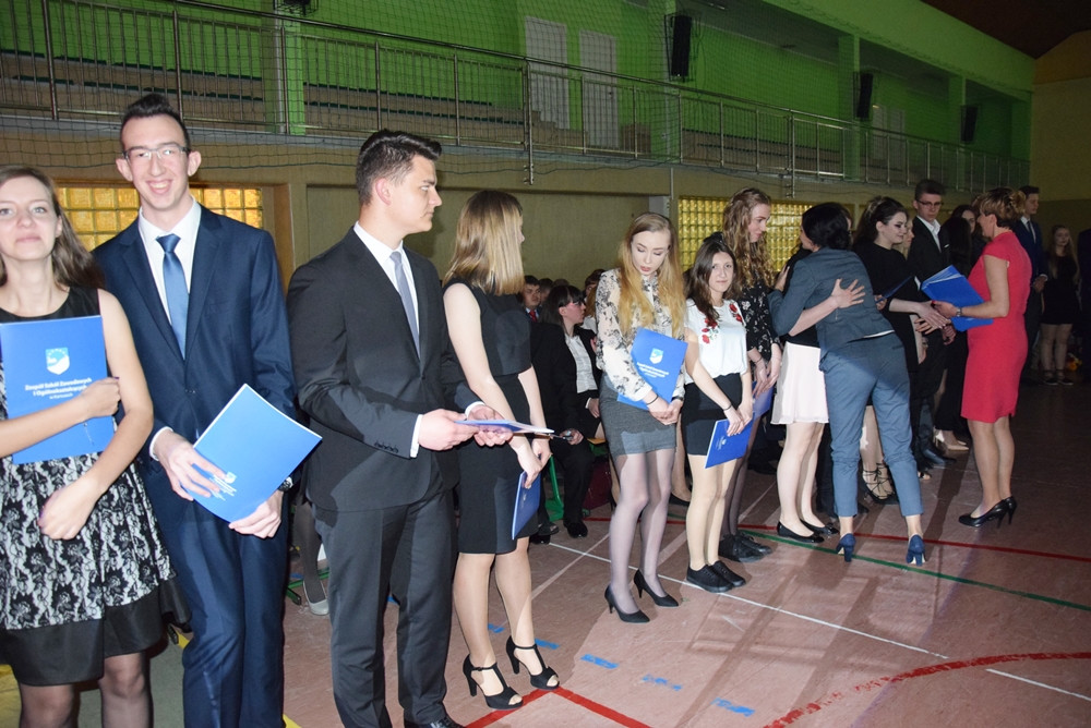 Maturzyści zakończyli rok szkolny. Na Wzgórzu pożegnano 190 absolwentów