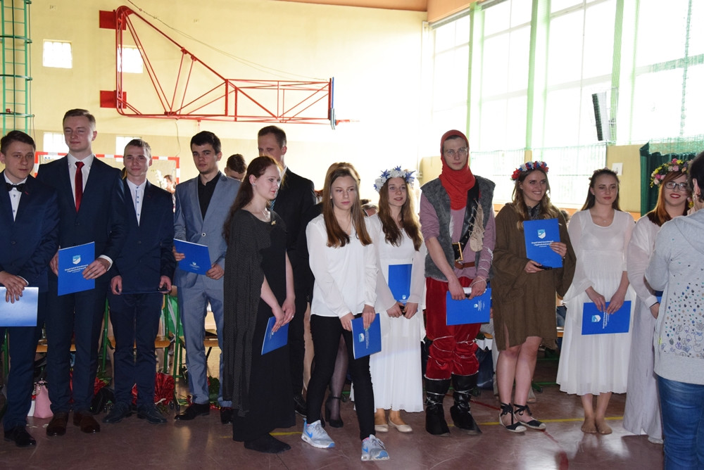 Maturzyści zakończyli rok szkolny. Na Wzgórzu pożegnano 190 absolwentów