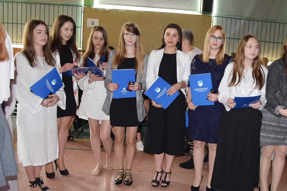 Maturzyści zakończyli rok szkolny. Na Wzgórzu pożegnano 190 absolwentów