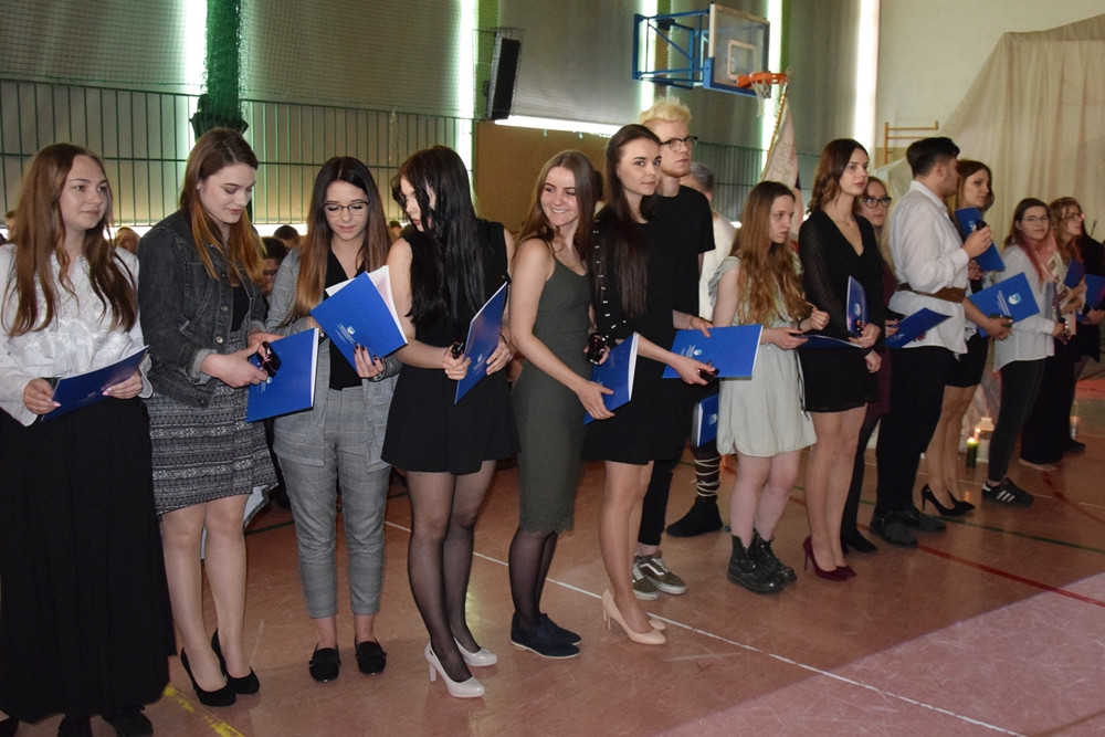 Maturzyści zakończyli rok szkolny. Na Wzgórzu pożegnano 190 absolwentów