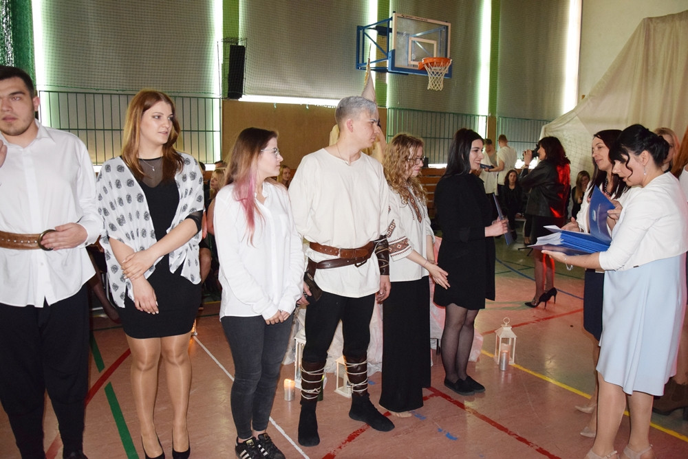 Maturzyści zakończyli rok szkolny. Na Wzgórzu pożegnano 190 absolwentów