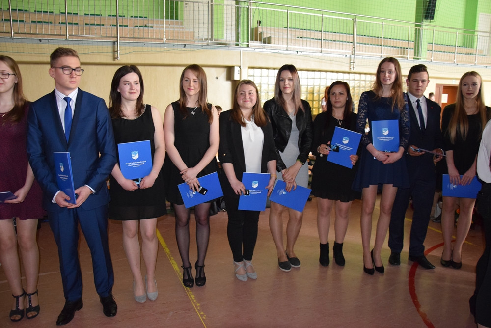 Maturzyści zakończyli rok szkolny. Na Wzgórzu pożegnano 190 absolwentów