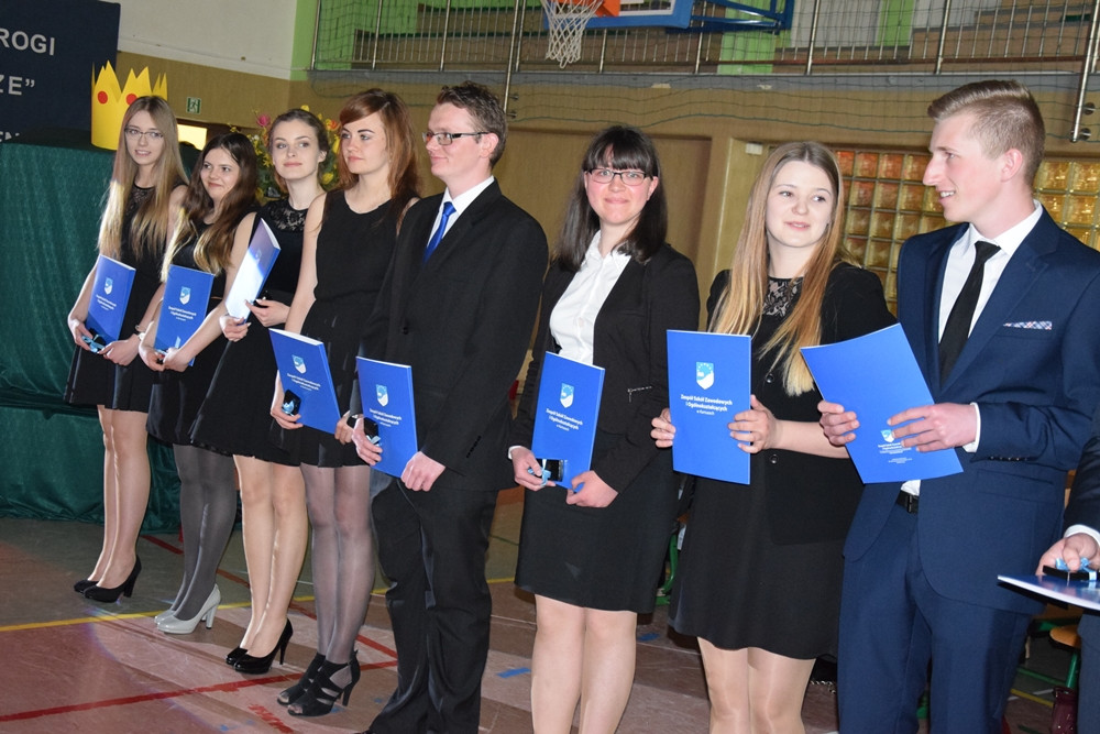 Maturzyści zakończyli rok szkolny. Na Wzgórzu pożegnano 190 absolwentów