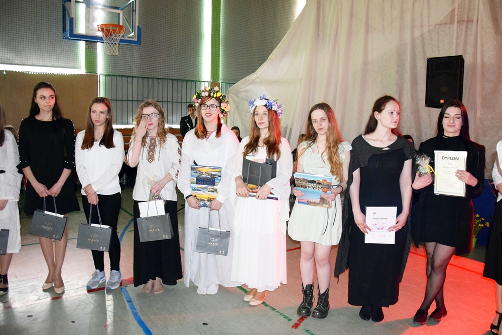 Maturzyści zakończyli rok szkolny. Na Wzgórzu pożegnano 190 absolwentów