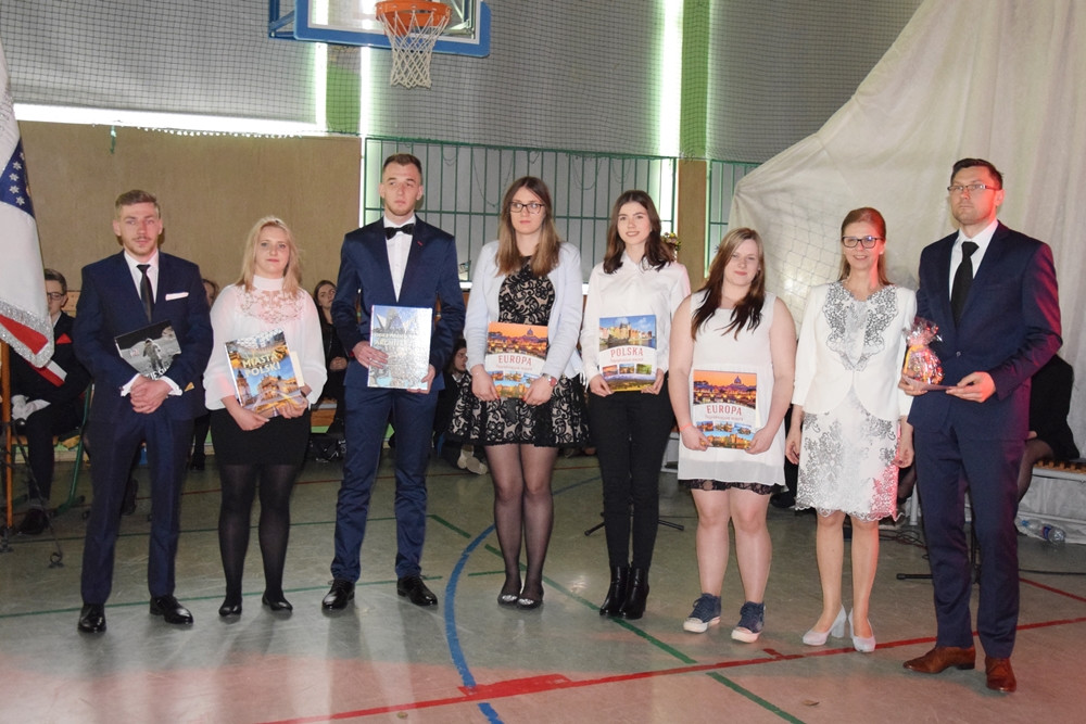 Maturzyści zakończyli rok szkolny. Na Wzgórzu pożegnano 190 absolwentów