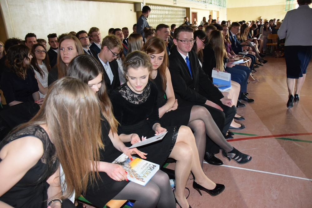 Maturzyści zakończyli rok szkolny. Na Wzgórzu pożegnano 190 absolwentów