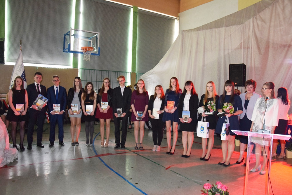 Maturzyści zakończyli rok szkolny. Na Wzgórzu pożegnano 190 absolwentów