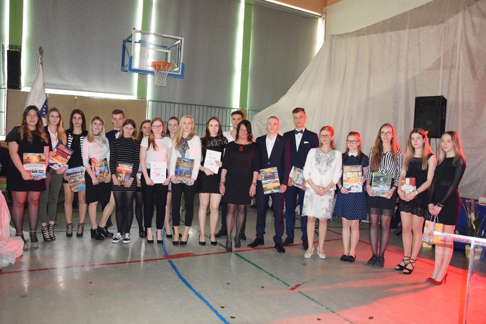 Maturzyści zakończyli rok szkolny. Na Wzgórzu pożegnano 190 absolwentów