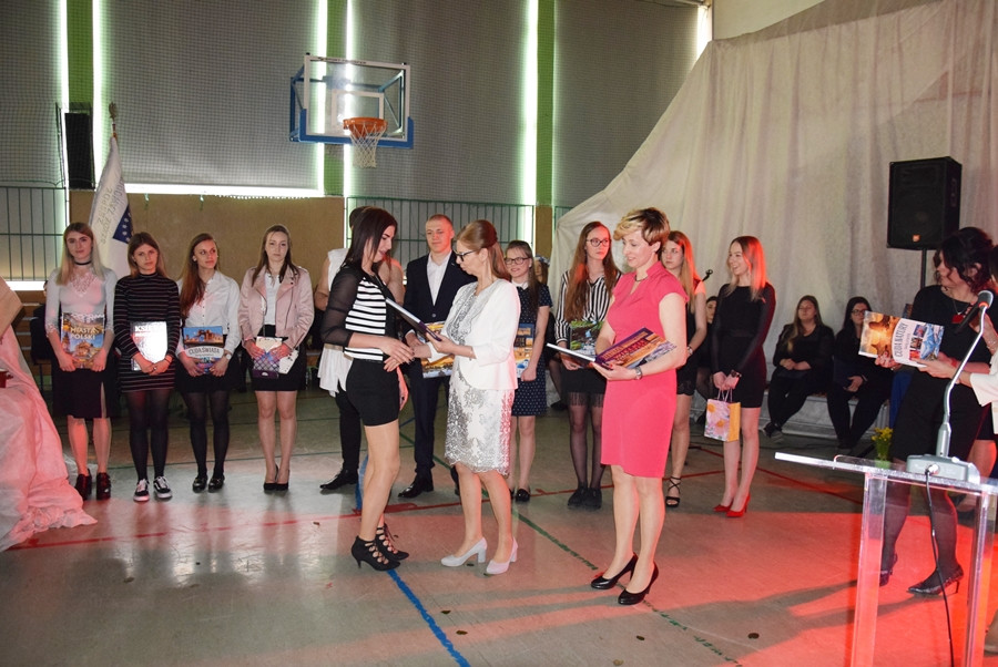 Maturzyści zakończyli rok szkolny. Na Wzgórzu pożegnano 190 absolwentów