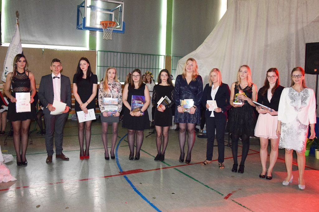 Maturzyści zakończyli rok szkolny. Na Wzgórzu pożegnano 190 absolwentów