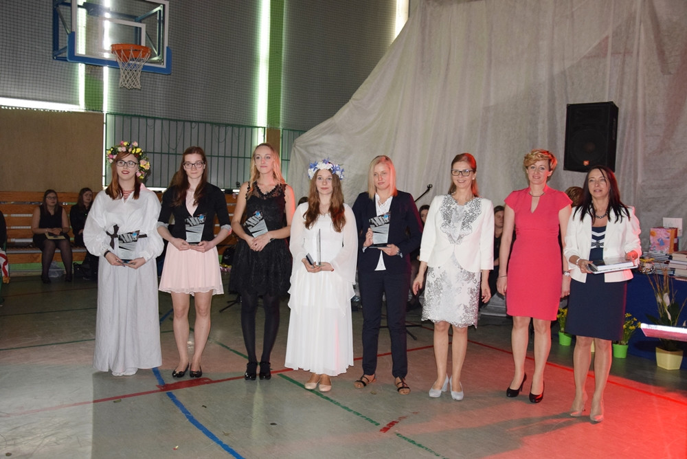 Maturzyści zakończyli rok szkolny. Na Wzgórzu pożegnano 190 absolwentów