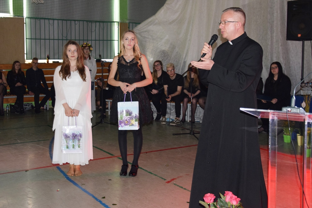 Maturzyści zakończyli rok szkolny. Na Wzgórzu pożegnano 190 absolwentów