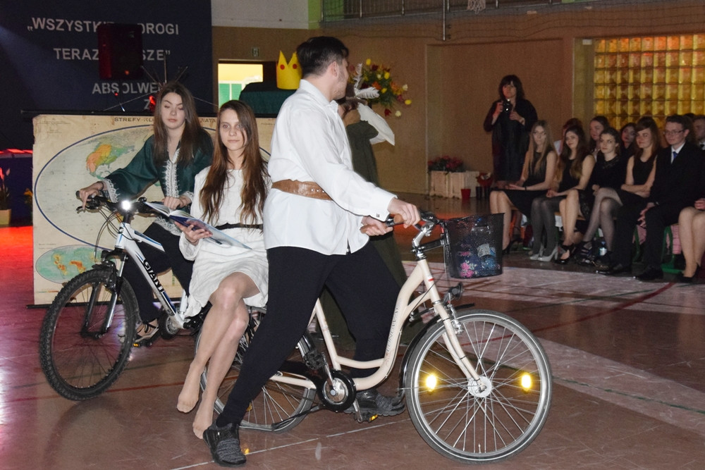 Maturzyści zakończyli rok szkolny. Na Wzgórzu pożegnano 190 absolwentów