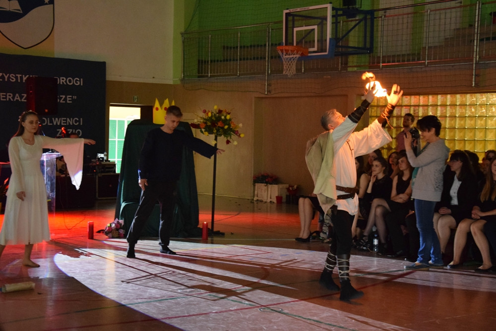 Maturzyści zakończyli rok szkolny. Na Wzgórzu pożegnano 190 absolwentów