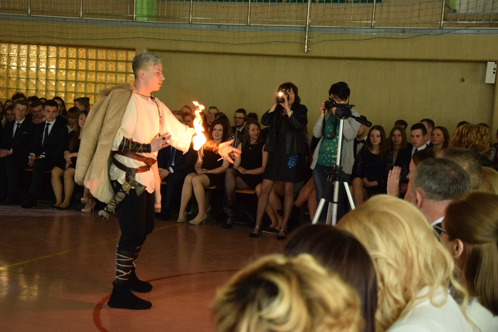 Maturzyści zakończyli rok szkolny. Na Wzgórzu pożegnano 190 absolwentów