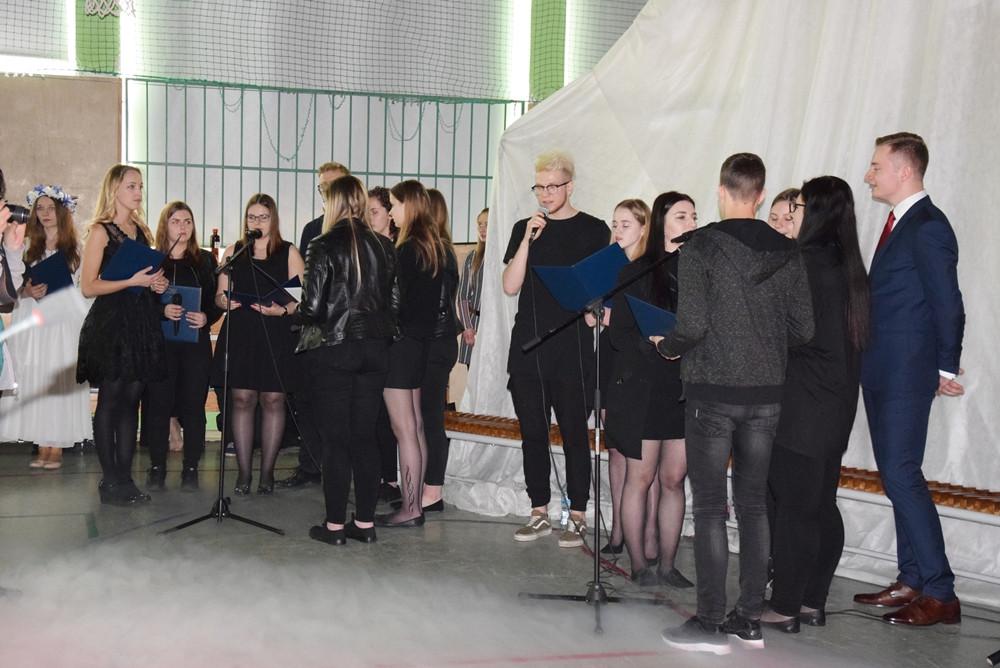 Maturzyści zakończyli rok szkolny. Na Wzgórzu pożegnano 190 absolwentów