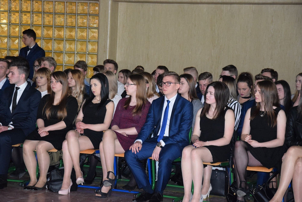 Maturzyści zakończyli rok szkolny. Na Wzgórzu pożegnano 190 absolwentów