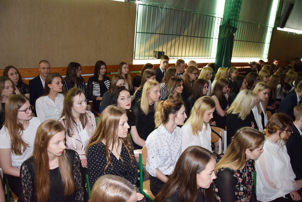 Maturzyści zakończyli rok szkolny. Na Wzgórzu pożegnano 190 absolwentów