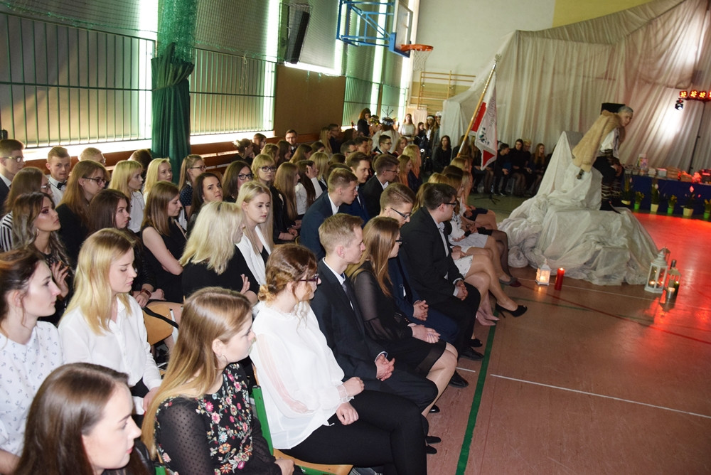 Maturzyści zakończyli rok szkolny. Na Wzgórzu pożegnano 190 absolwentów