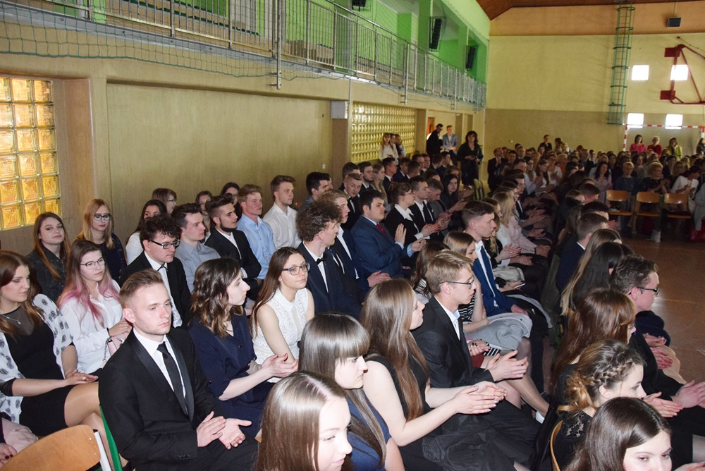 Maturzyści zakończyli rok szkolny. Na Wzgórzu pożegnano 190 absolwentów