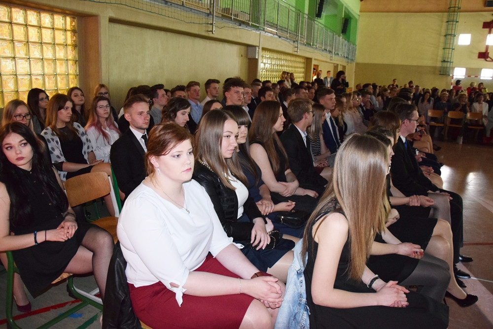 Maturzyści zakończyli rok szkolny. Na Wzgórzu pożegnano 190 absolwentów