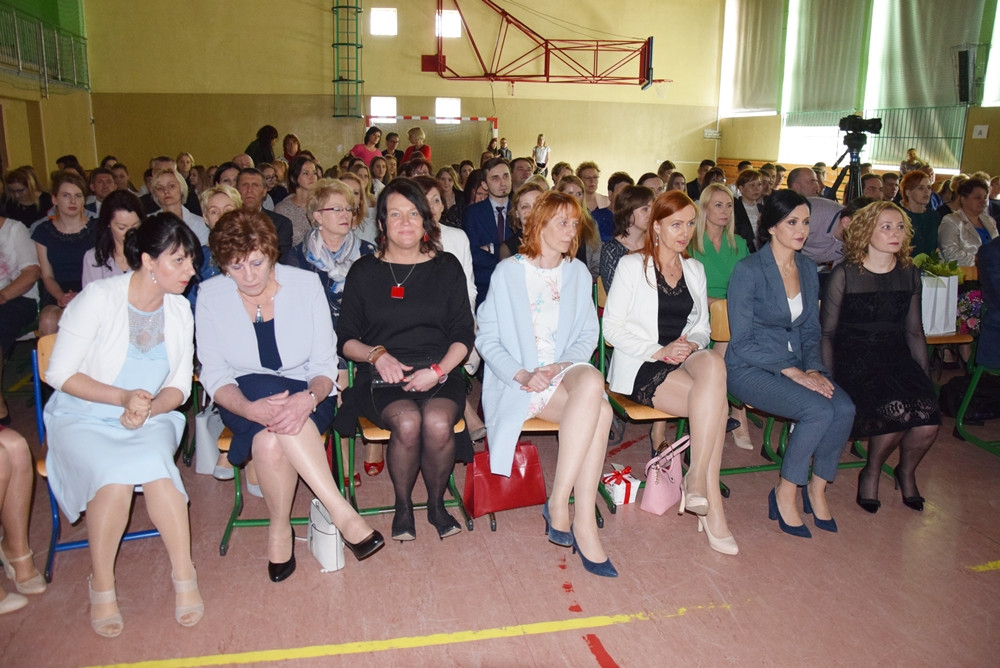 Maturzyści zakończyli rok szkolny. Na Wzgórzu pożegnano 190 absolwentów