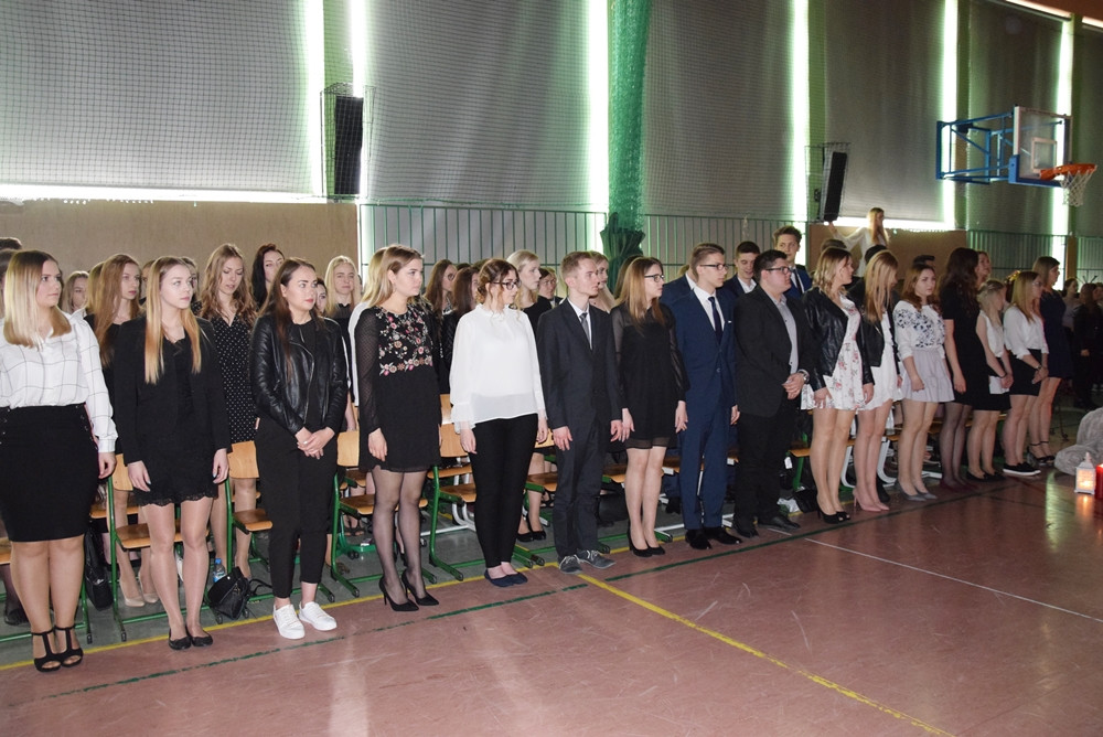 Maturzyści zakończyli rok szkolny. Na Wzgórzu pożegnano 190 absolwentów