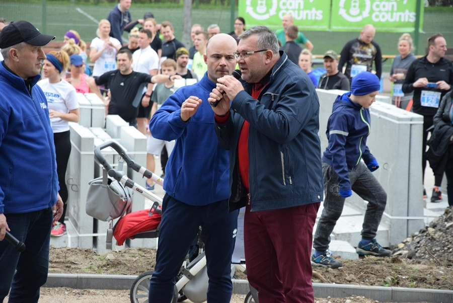 Kartuskie Biegi Uliczne. Setki biegaczy wzięły udział w półmaratonie i biegu na 5 km