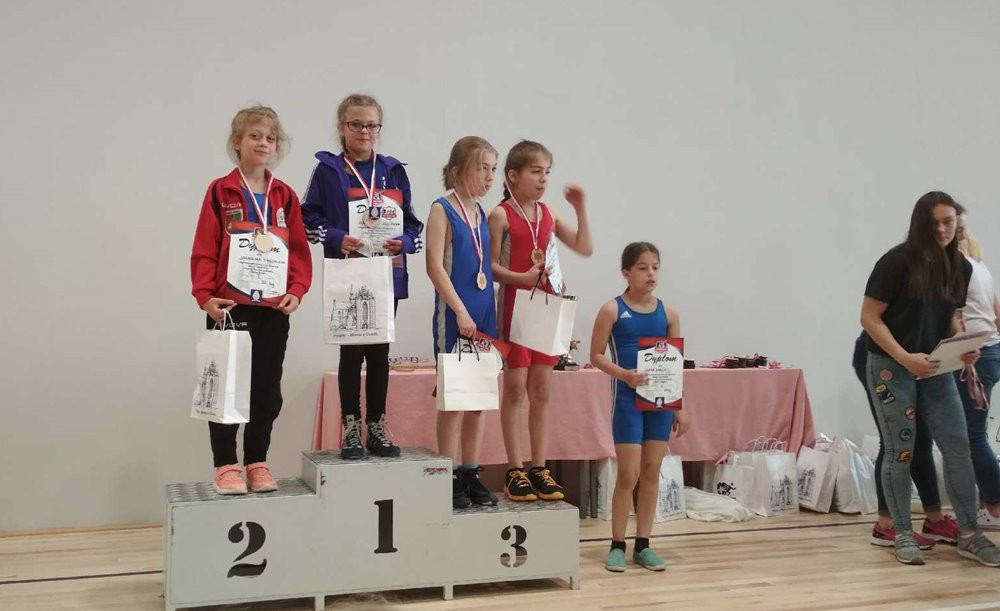 Młode kartuskie zapaśniczki bez medali nie wracają