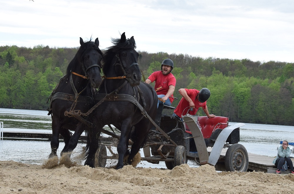 Majówka w Ostrzycach. Kilkanaście ekip rywalizowało w Turnieju Wiśta Wio