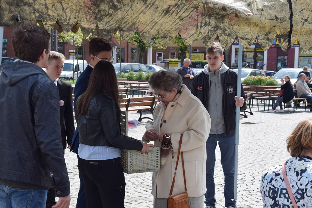 Kartuzy. Patriotyczne święto 3 maja. Odczytano preambułę Konstytucji w języku kaszubskim