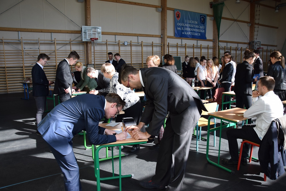 Rozpoczął się maturalny maraton. W powiecie egzaminy zdaje ponad 900 osób